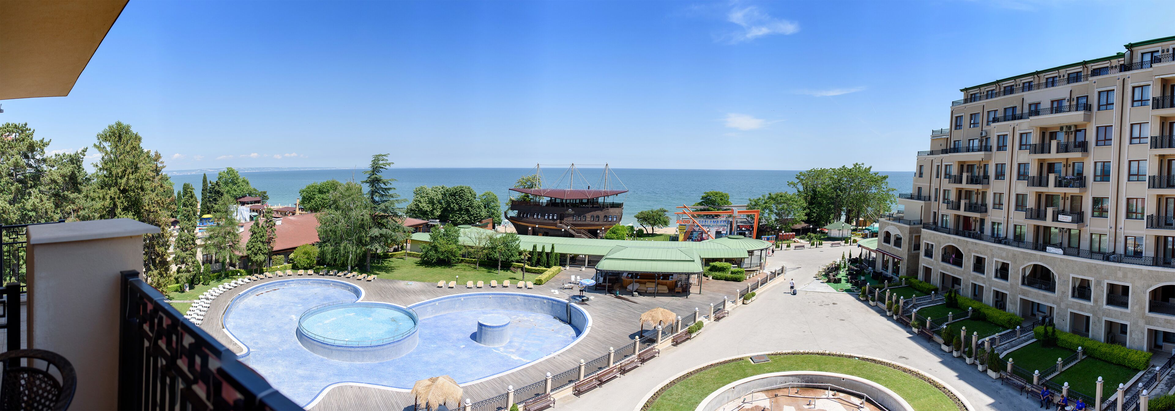 Lovely 1-Bed Apartment | 阳台景观