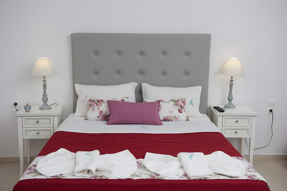 1 bedroom, in-room safe, desk, soundproofing