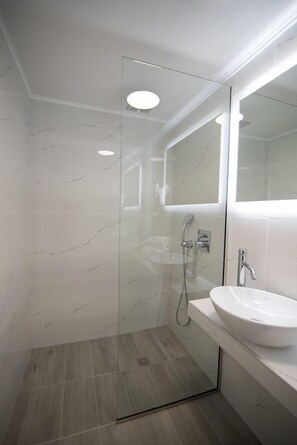 Studio, Partial Sea View | Bathroom | Shower, hair dryer, towels, soap