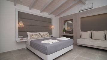 Superior Studio, Sea View | In-room safe, desk, soundproofing, iron/ironing board