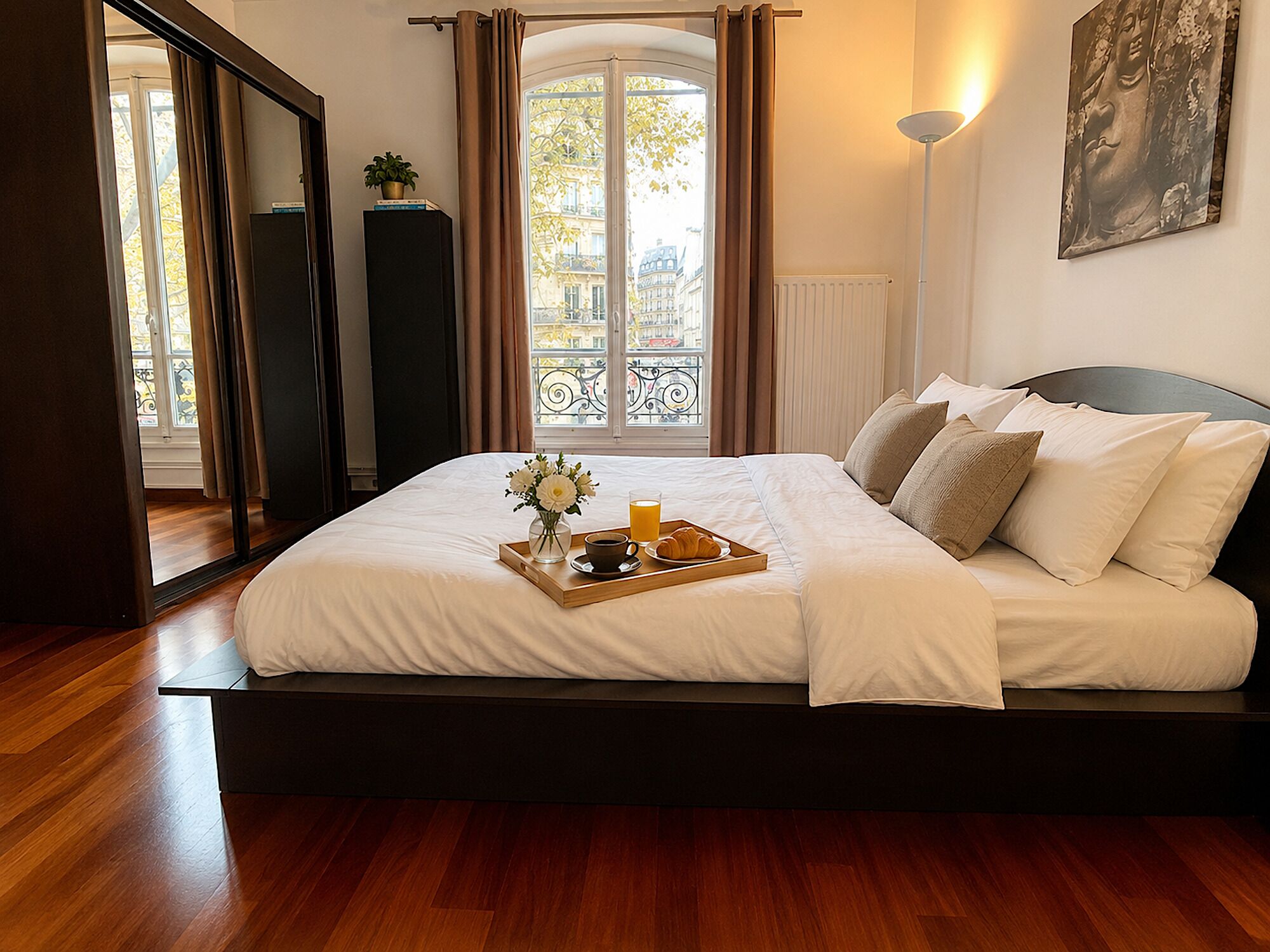 2 habitaciones, insonorización y tabla de planchar con plancha 