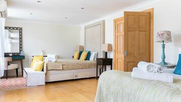 5 bedrooms, desk, laptop workspace, blackout drapes