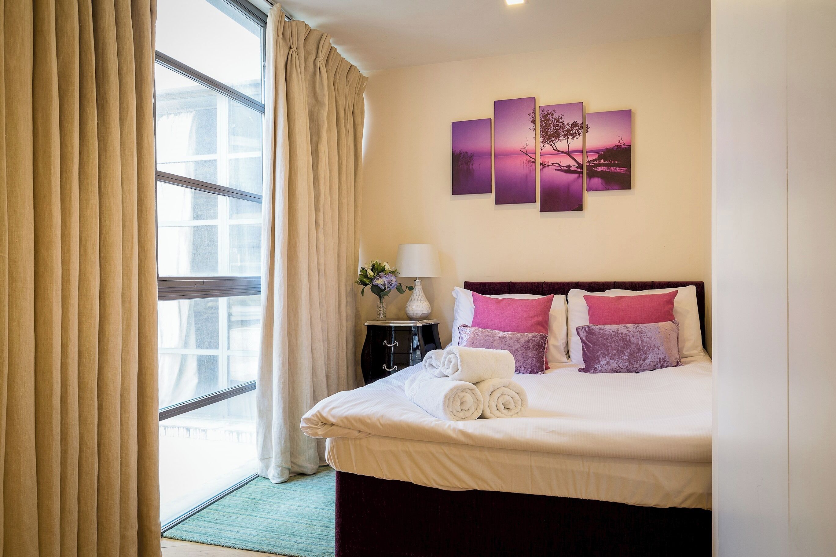 2 bedrooms, desk, laptop workspace, blackout drapes