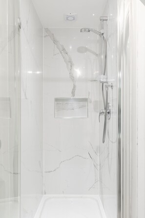 Apartment, 1 Bedroom | Bathroom | Free toiletries, hair dryer, towels