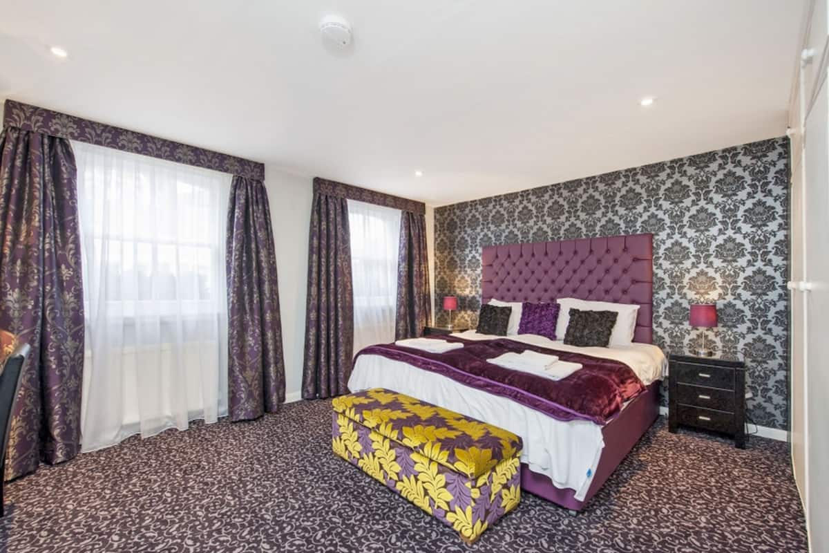1 bedroom, desk, laptop workspace, blackout curtains