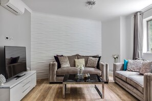 Villa (6 Bedrooms) | Coin séjour