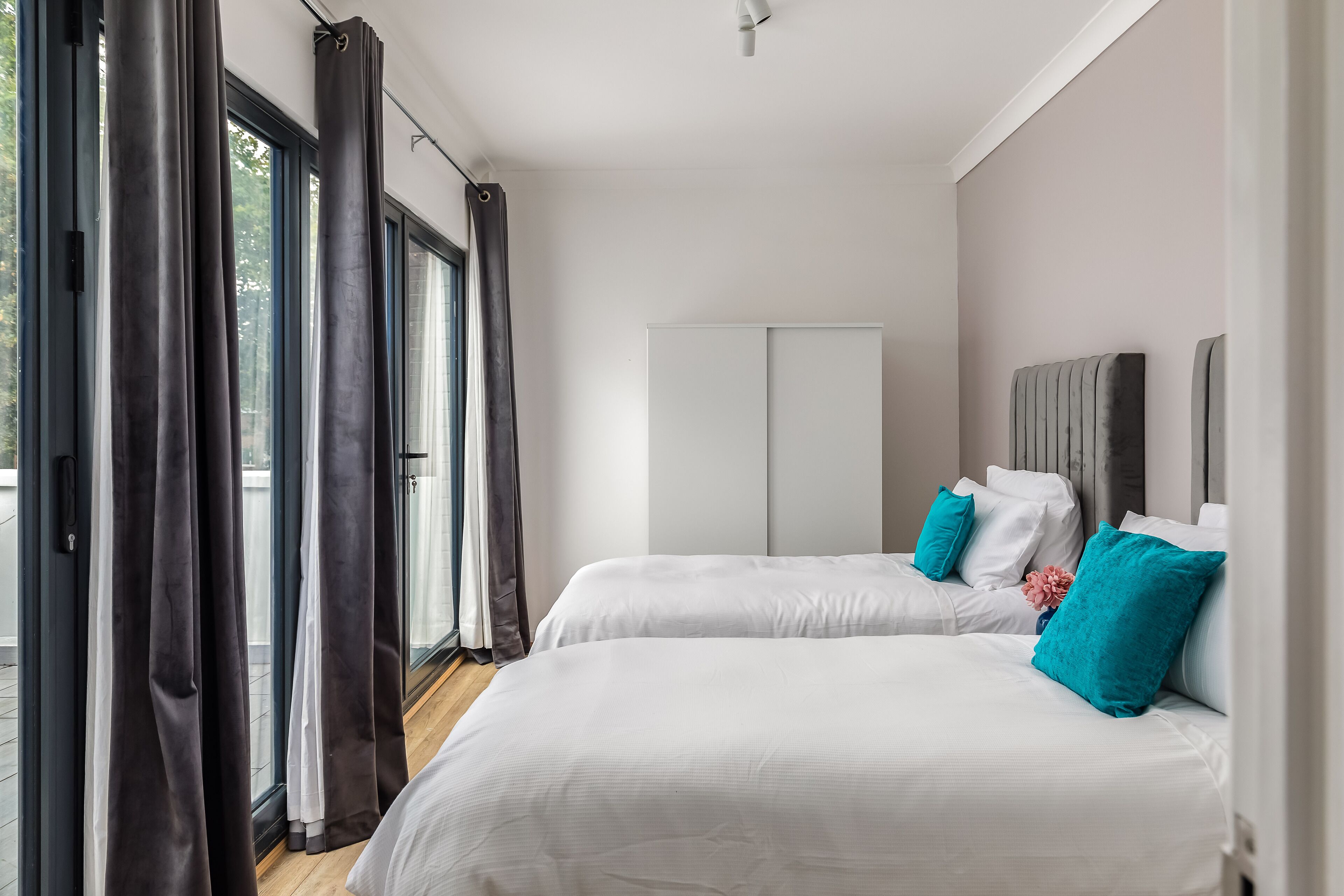 Villa (6 Bedrooms) | 6 bedrooms, desk, laptop workspace, blackout drapes