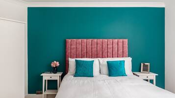 Villa (6 Bedrooms) | 6 bedrooms, desk, laptop workspace, blackout drapes