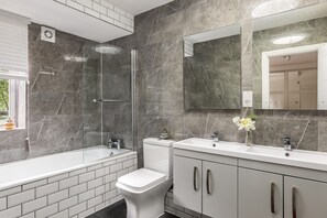 Villa (6 Bedrooms) | Bathroom | Separate tub and shower, rainfall showerhead, free toiletries - Luxury Villa 6-bed Next to Marble Arch (London)