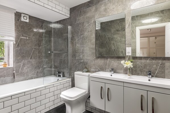 Villa (6 Bedrooms) | Badezimmer