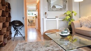 Unclassified image, 3 of 14, button - Charming 1 Bedroom Home in Parsons Green (London)