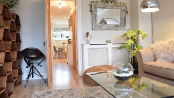 House (3 Bedrooms) | Living room