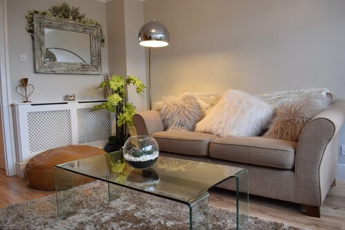 Charming 1 Bedroom Home in Parsons Green