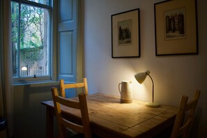 Appartement (3 Bedrooms) | Cuisine privée | Grand réfrigérateur, micro-ondes, four, plaque de cuisson