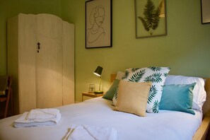 Leilighet (3 Bedrooms) | 3 soverom, skrivebord for bærbar PC og strykejern/-brett