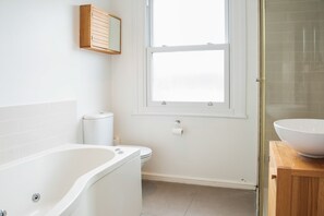 Apartment (2 Bedrooms) | Bathroom