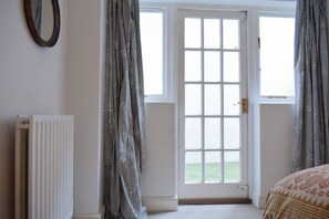 2 bedrooms, free WiFi, bed sheets - Chic And Cosy 2 Bedroom Flat By Earl's Court Tube (London)