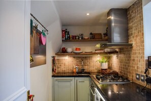 Apartment (2 Bedrooms) | Private kitchen | Fridge, oven, stovetop, dishwasher
