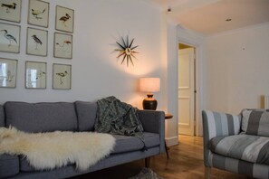 20-inch TV with digital channels, fireplace
