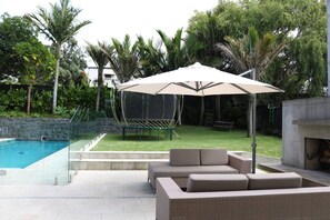 Terrace/patio - Contemporary Villa With Harbour Views and Pool (Auckland)