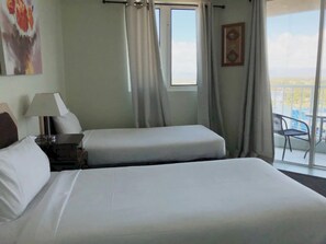 Room - Comfortable 2 Bedroom Apartment With River Views (Surfers Paradise)