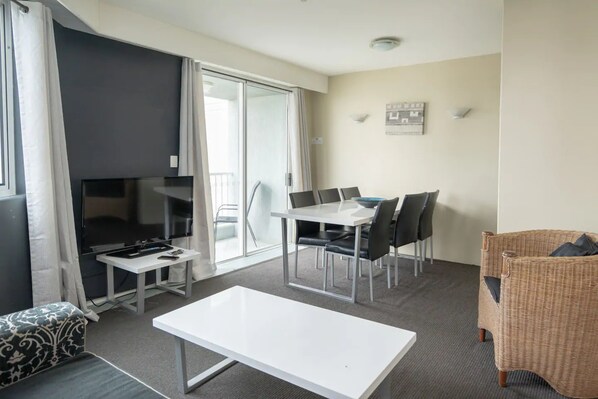 Apartment (2 Bedrooms) | Living room