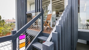 Studio (0 Bedroom) | Balcony - Architecturally Designed Studio 10 Minutes to CBD (New Farm)