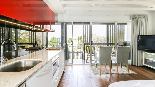 Studio (0 Bedroom) - Architecturally Designed Studio 10 Minutes to CBD (New Farm)