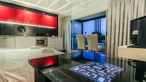 Studio (0 Bedroom) - Architecturally Designed Studio 10 Minutes to CBD (New Farm)