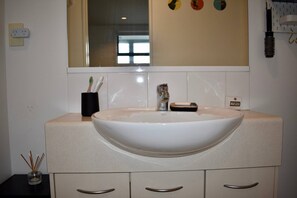 Apartment (1 Bedroom) | Bathroom