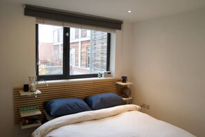 1 bedroom, bed sheets - Light and Airy Dalston Living In Convenient Location (London)