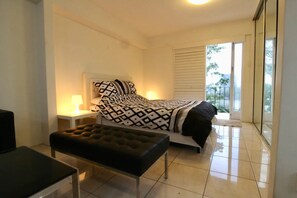 Free WiFi, bed sheets - Modern Studio Apartment With Pool And Amazing Views (Kangaroo Point)