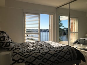Studio (0 Bedroom) - Modern Studio Apartment With Pool And Amazing Views (Kangaroo Point)