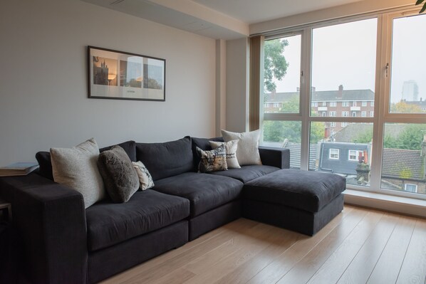 Flat-screen TV, Netflix, streaming services - Cosy 1 Bedroom South West London Apartment by River (London)