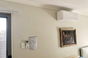Apartment (1 Bedroom) | 1 bedroom, laptop workspace, iron/ironing board, bed sheets