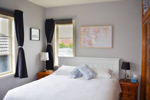 4 bedrooms, bed sheets