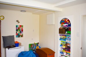 4 bedrooms, bed sheets