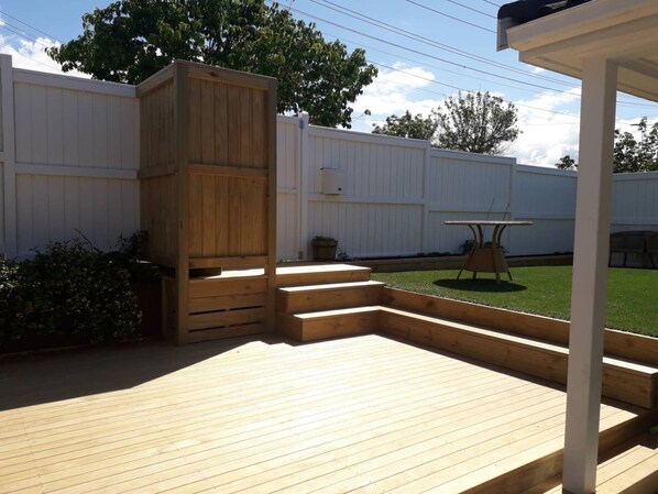 Balcony - Welcoming 4 Bedroom Family Home in Meadowbank (Auckland)