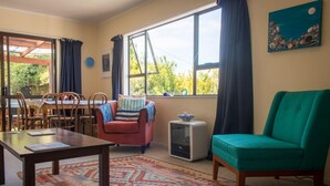 Living room - Travellers Retreat 1 Bedroom in Central Auckland (Auckland)