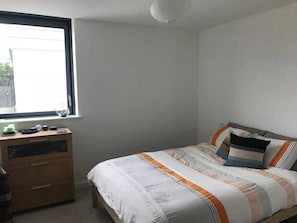 1 bedroom, bed sheets