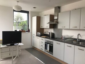 Ovn og kjøkkenutstyr