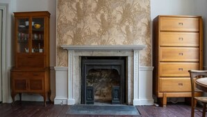 Fireplace - Quirky Studio Near Great Portland Street (London)