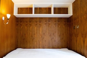 Studio (0 Bedroom) | Free WiFi, bed sheets - Quirky Studio Near Great Portland Street (London)