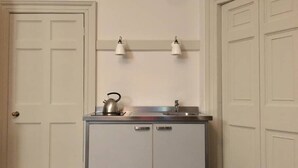 Studio (0 Bedroom) | Private kitchen - Quirky Studio Near Great Portland Street (London)