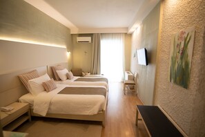 Egyptian cotton sheets, premium bedding, minibar, in-room safe - Nidimos Hotel (Delphi)