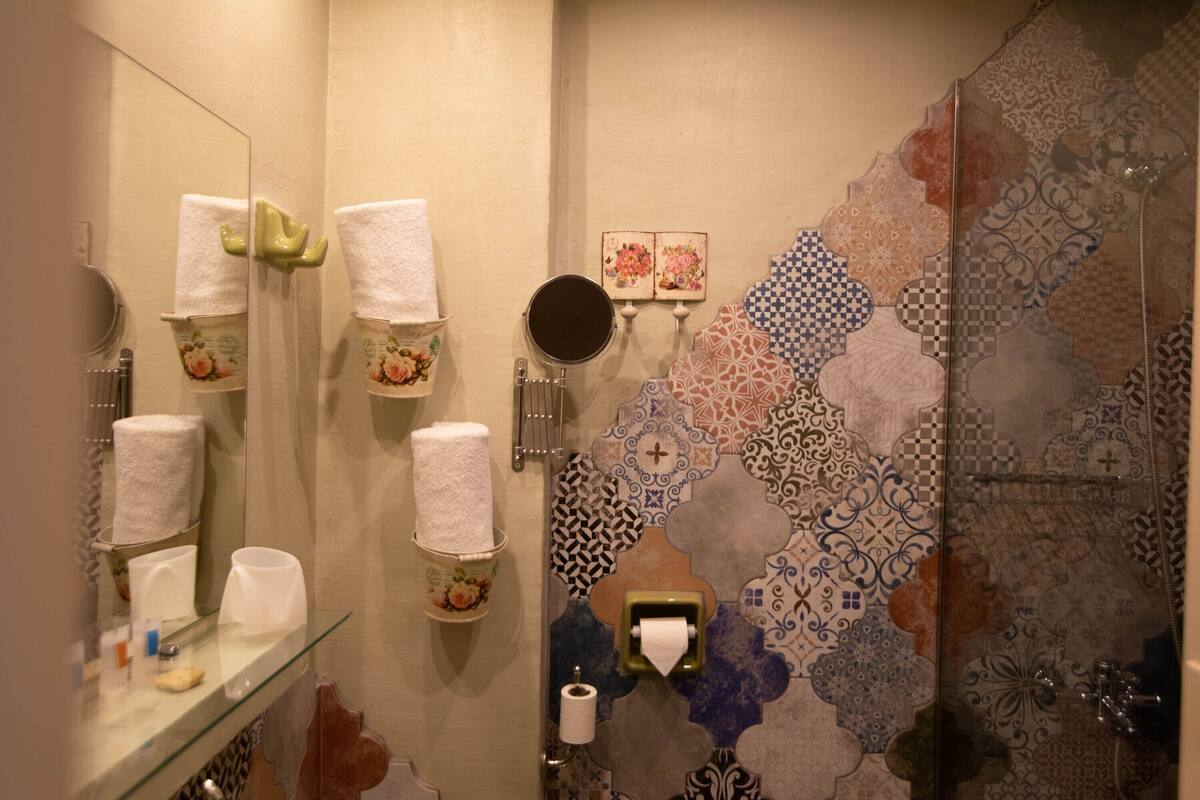 deep-soaking bathtub, free toiletries, hair dryer, slippers