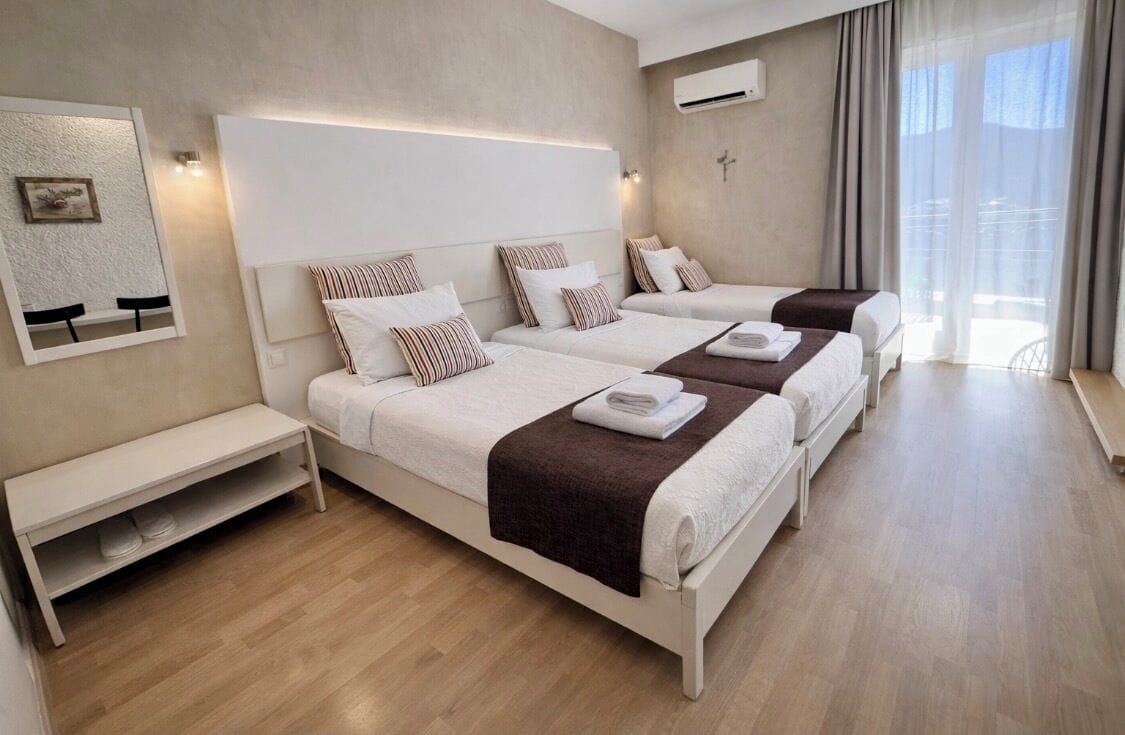 Egyptian cotton sheets, premium bedding, minibar, in-room safe