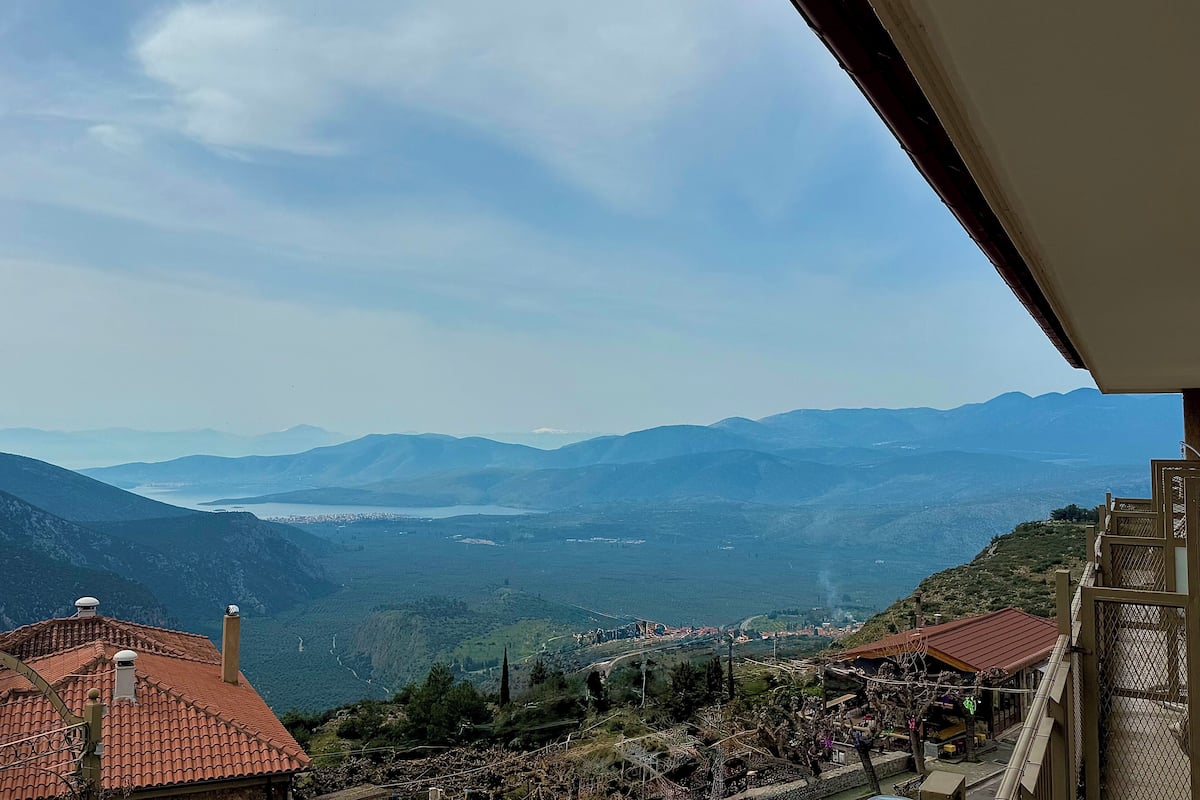 Egyptian cotton sheets, premium bedding, minibar, in-room safe