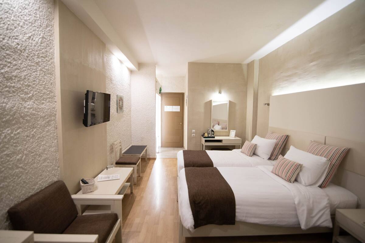 1 bedroom, egyptian cotton sheets, premium bedding, minibar