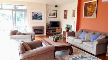 TV, table tennis, stereo